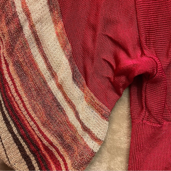 Bebe Top (flowy sleeves) - Picture 3 of 4